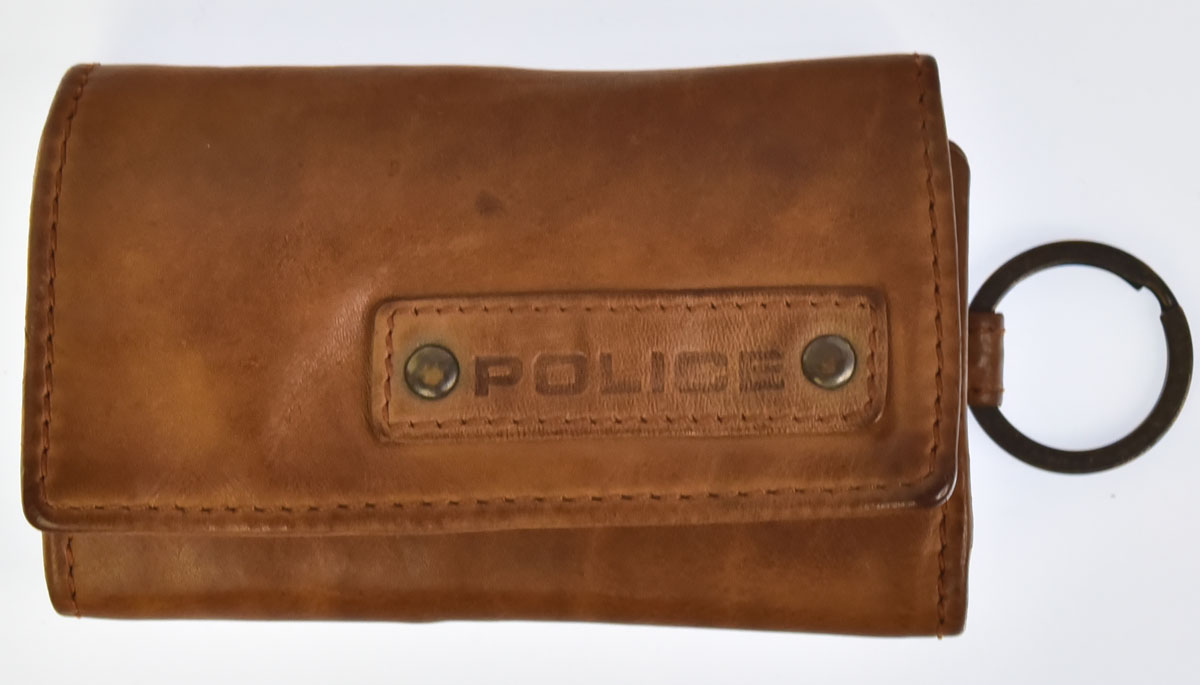 http://www.police.ne.jp/images/POLICE_key_case_PA59600-25_01.jpg