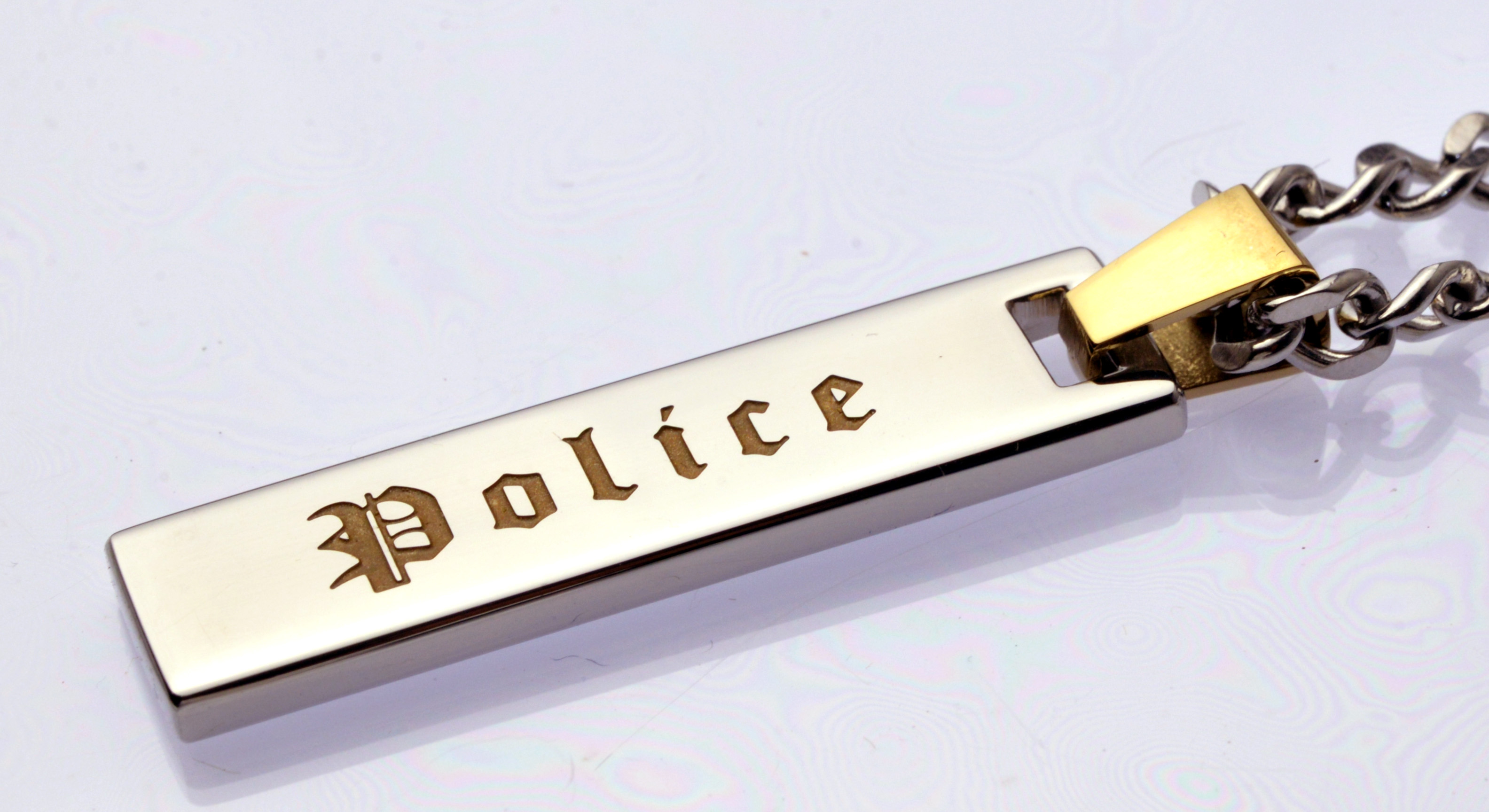 http://www.police.ne.jp/images/Police_necklace_vertical-02.jpg