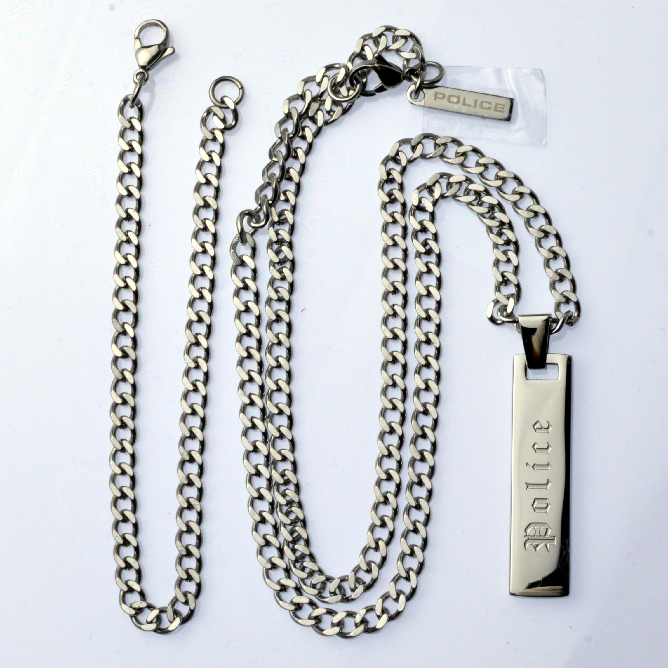 http://www.police.ne.jp/images/Police_necklace_vertical-sl-02.jpg