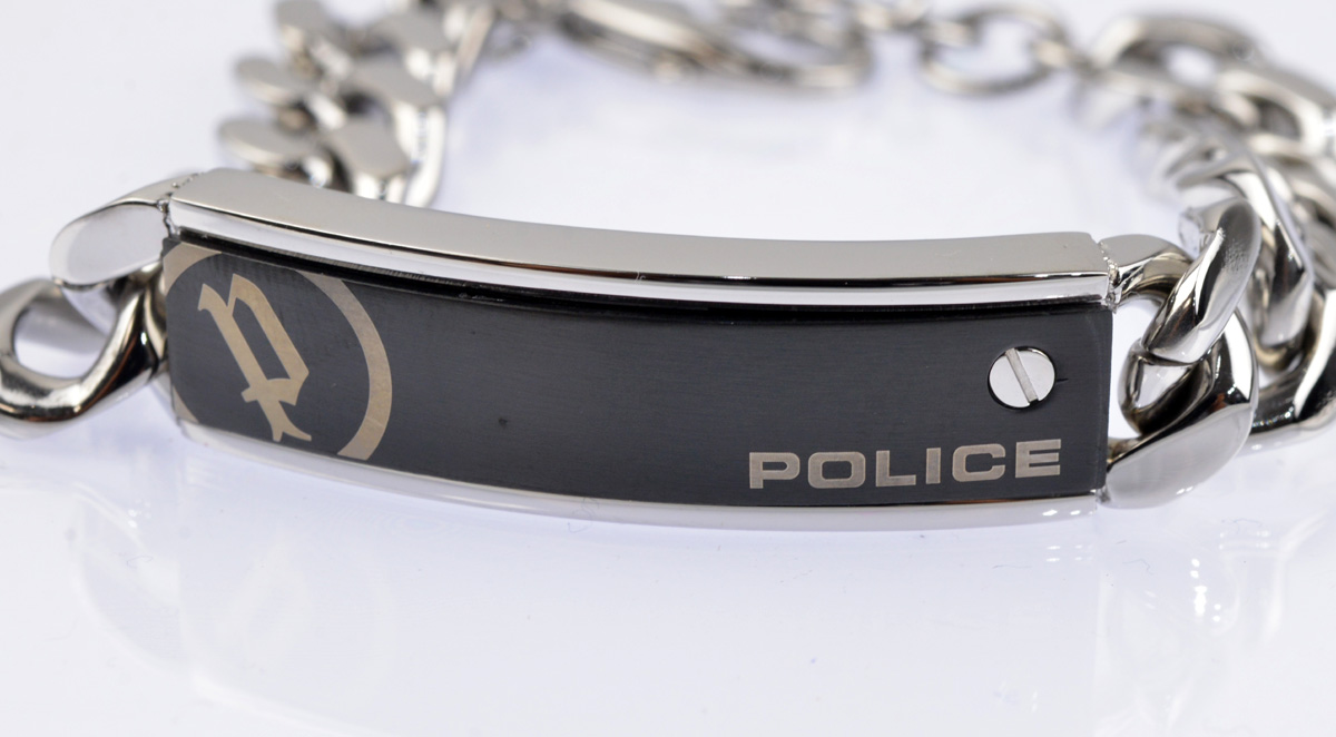 http://www.police.ne.jp/images/police-bracelet-univer-01.jpg