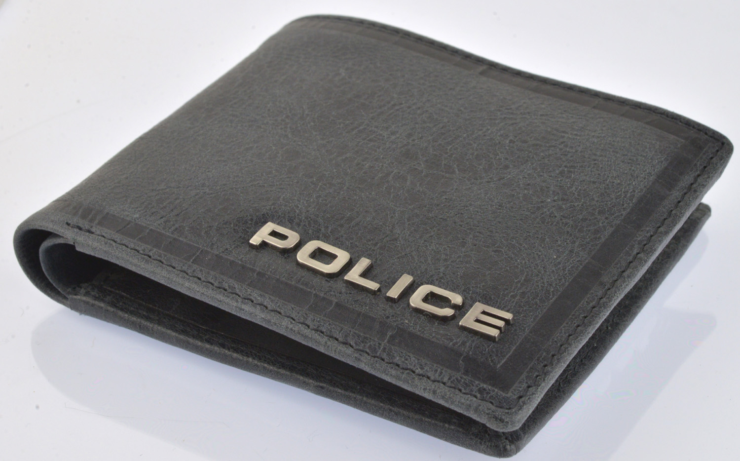 http://www.police.ne.jp/images/police-edge-wallet-2-black-02.jpg