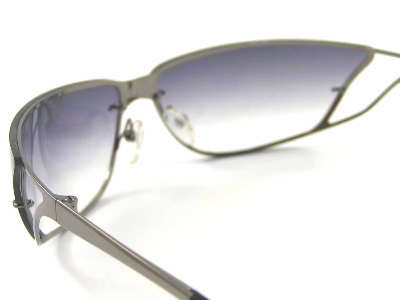 http://www.police.ne.jp/images/police-sting-sunglasses-4545M-568-5.jpg