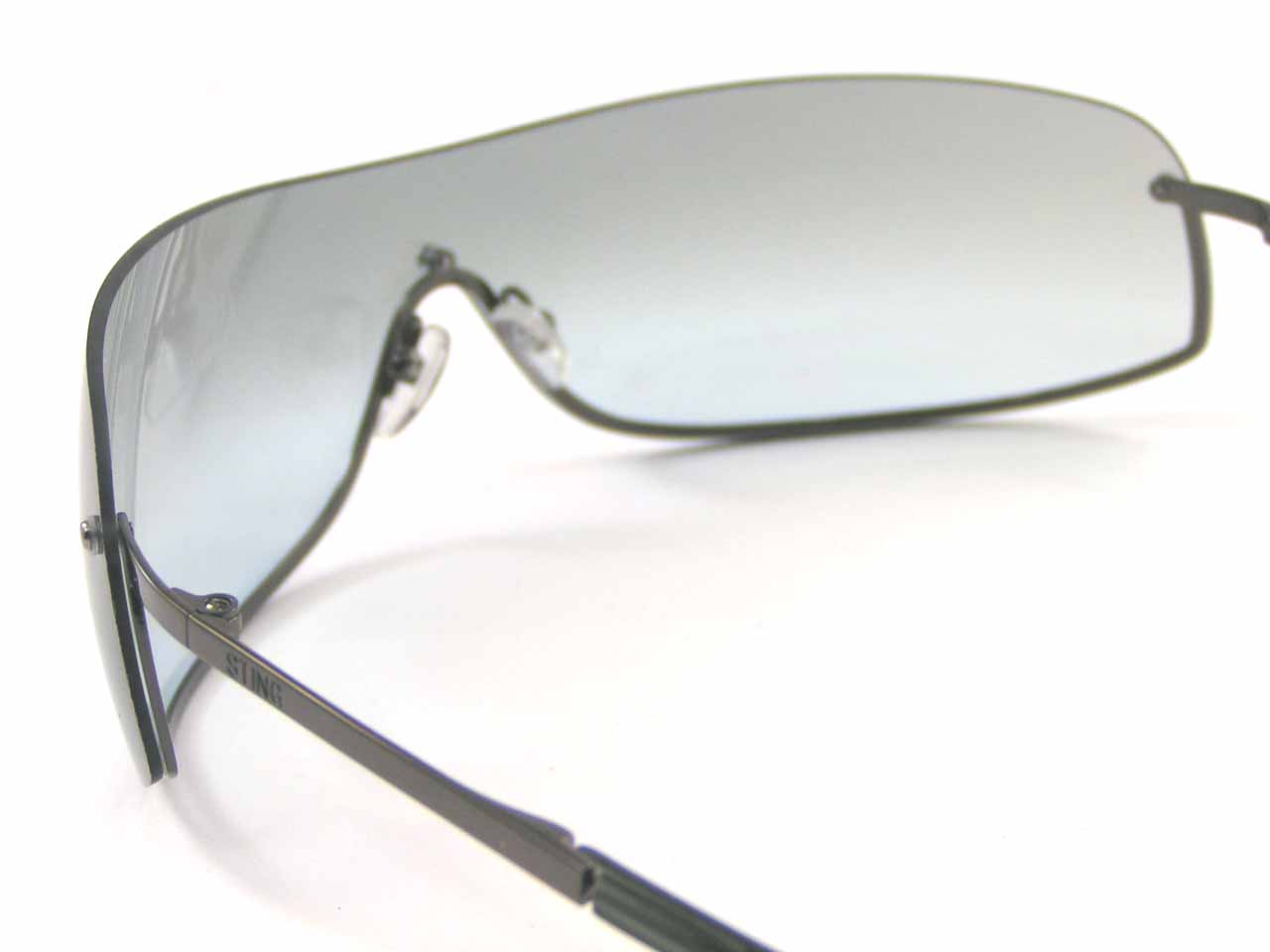 http://www.police.ne.jp/images/police-sting-sunglasses-4548M-568A-5.jpg