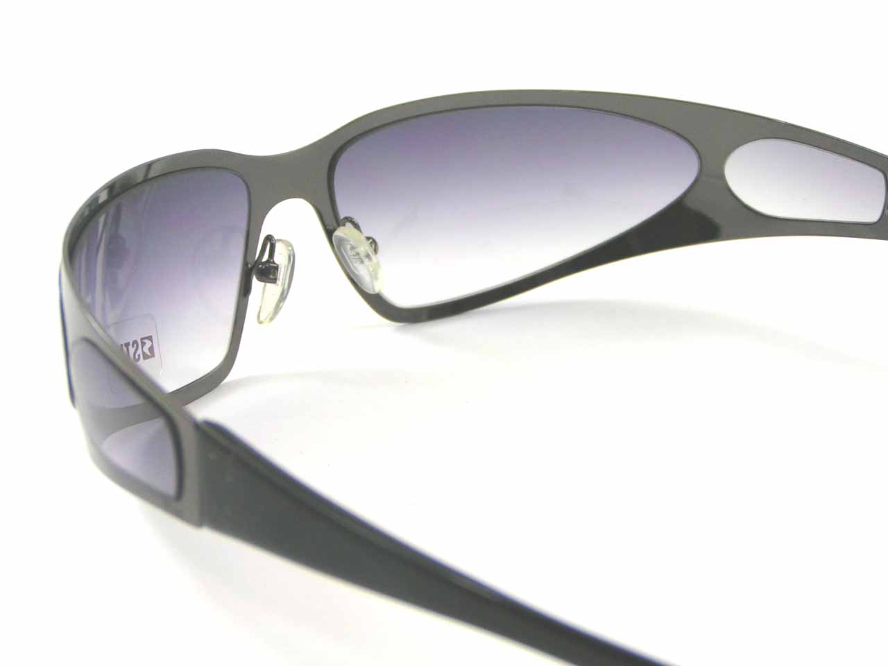 http://www.police.ne.jp/images/police-sting-sunglasses-4552M-568-5.jpg