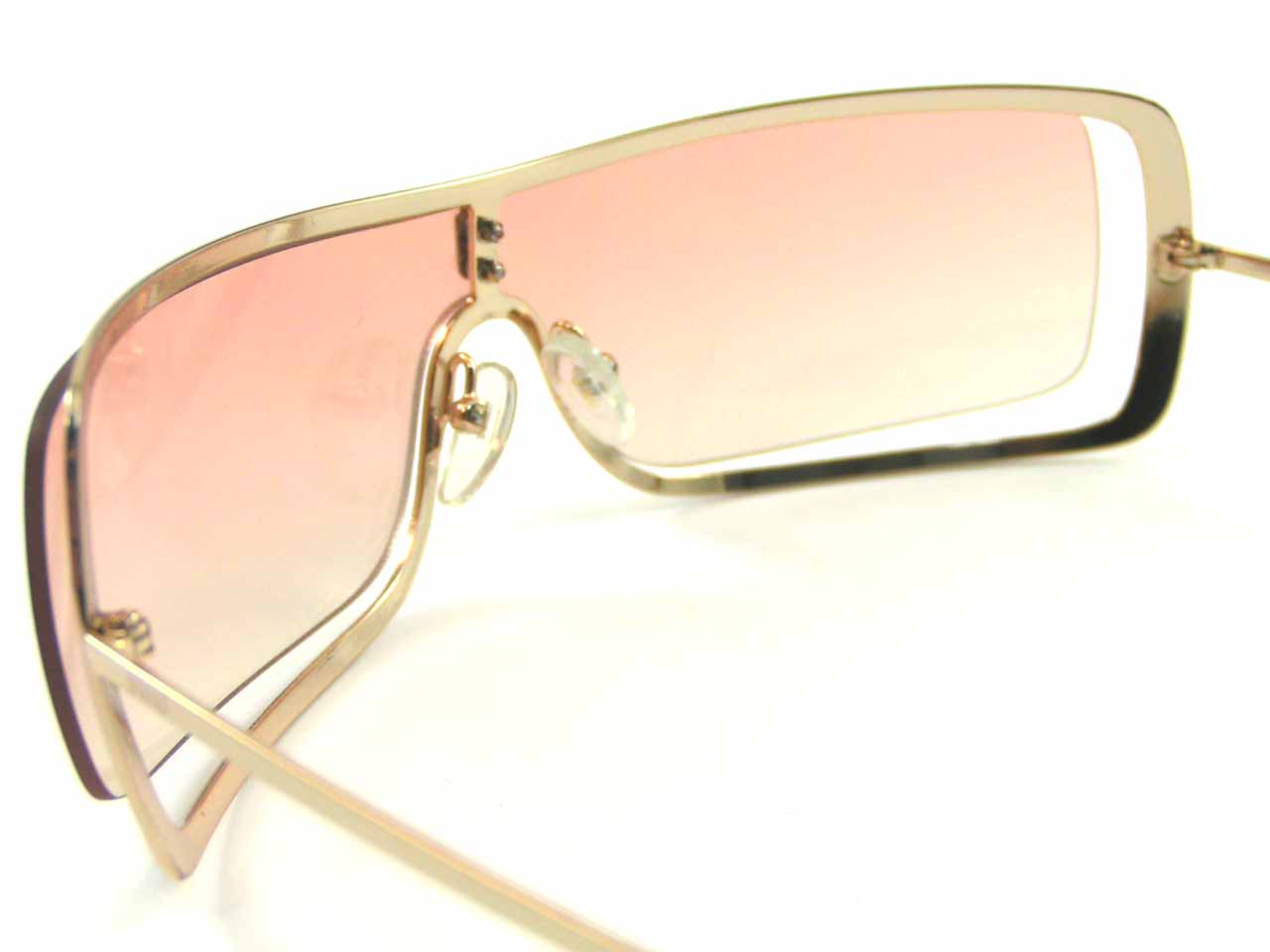 http://www.police.ne.jp/images/police-sting-sunglasses-4554M-300-5.jpg