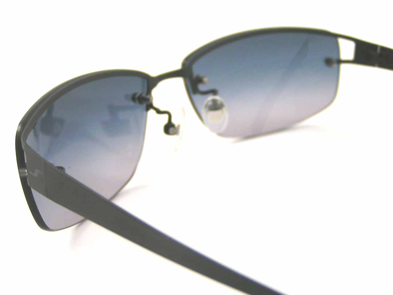 http://www.police.ne.jp/images/police-sting-sunglasses-4787J-531B-5.jpg