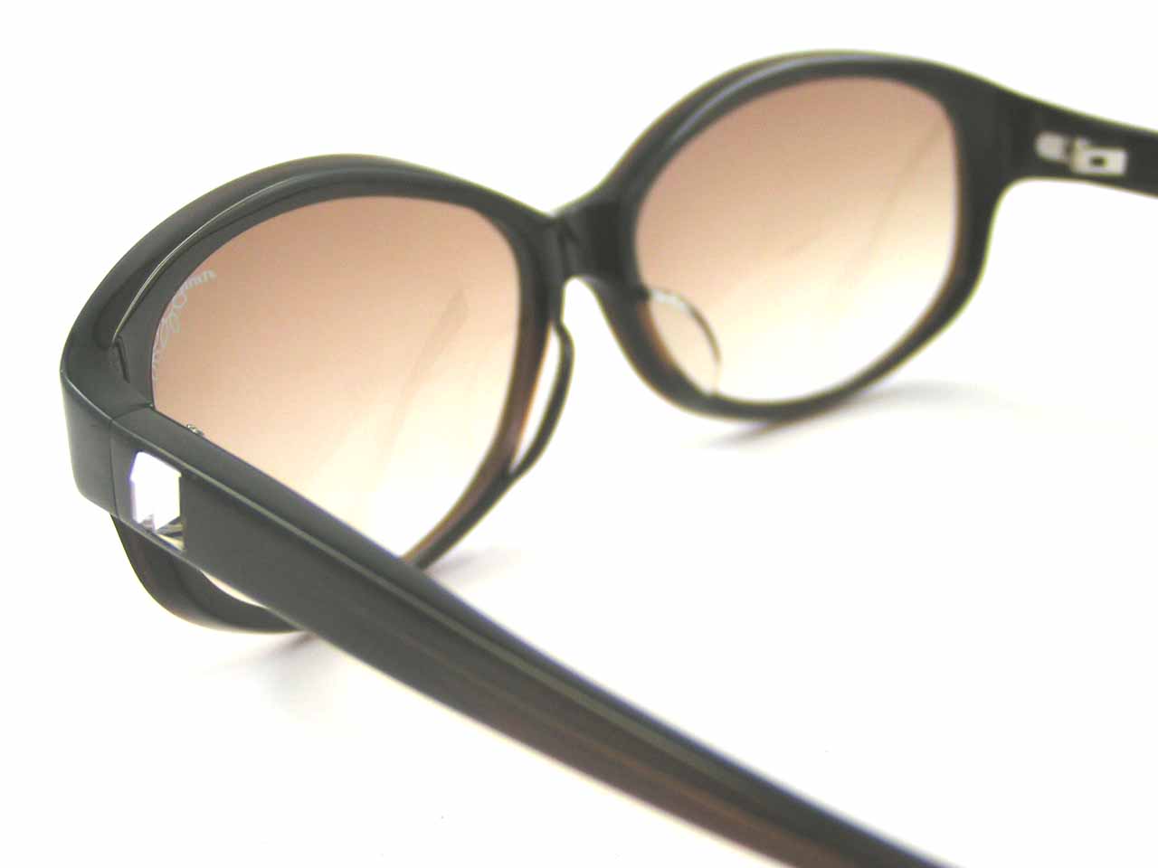 http://www.police.ne.jp/images/police-sting-sunglasses-6405J-958-5.jpg