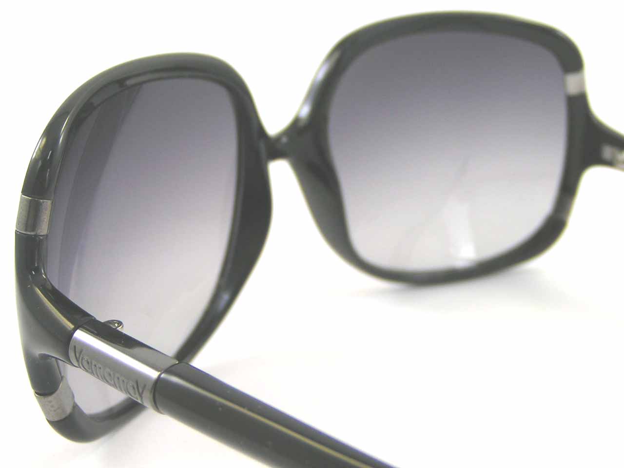 http://www.police.ne.jp/images/police-sting-sunglasses-6410-Z42-5.jpg