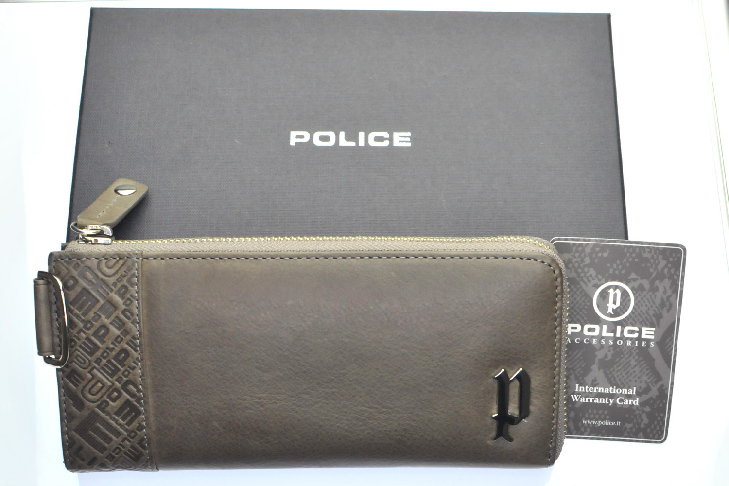 http://www.police.ne.jp/images/police-wallet-circuit012.jpg