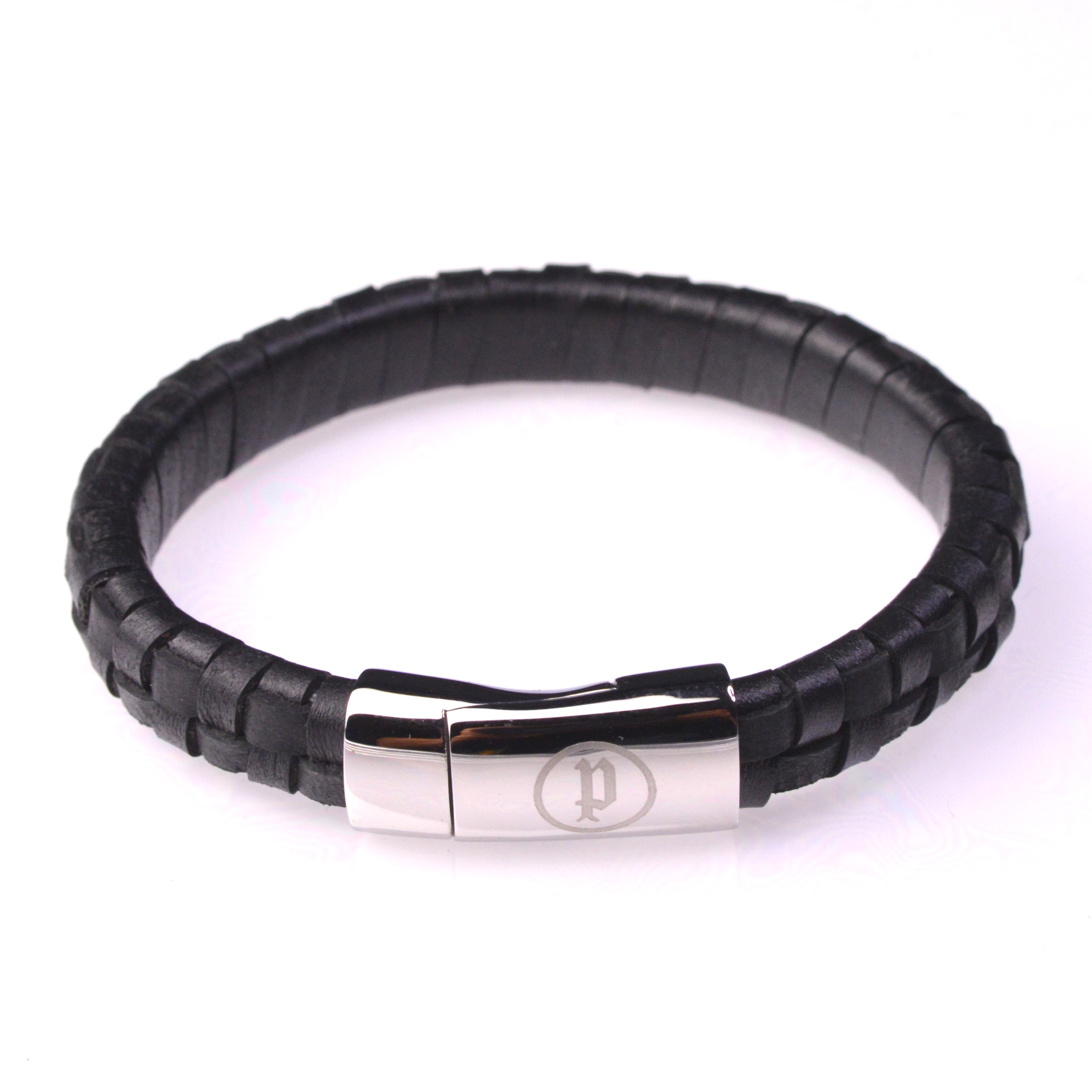 http://www.police.ne.jp/images/police_bracelet_connector_00.jpg