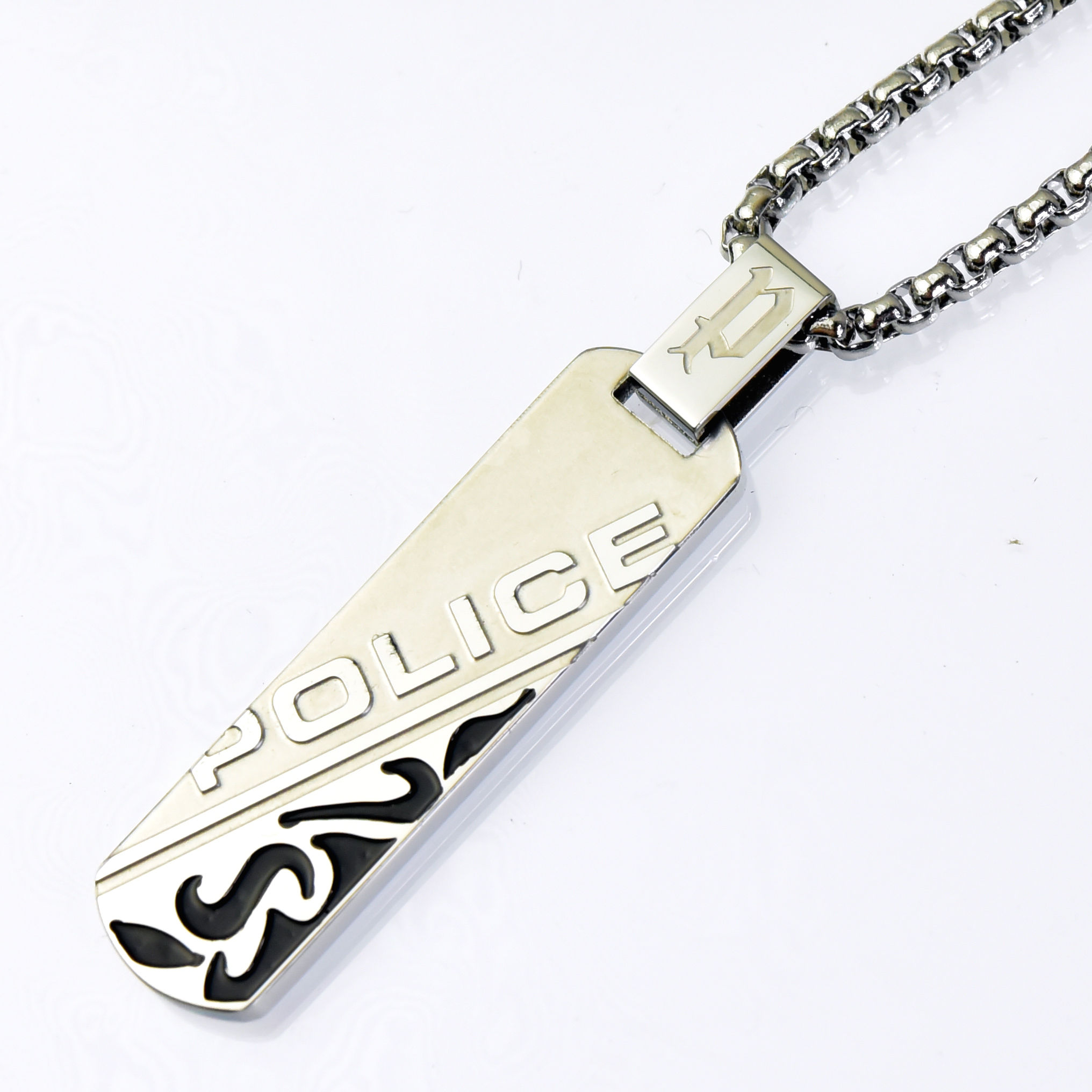 http://www.police.ne.jp/images/polis_necklace_duality_01.jpg